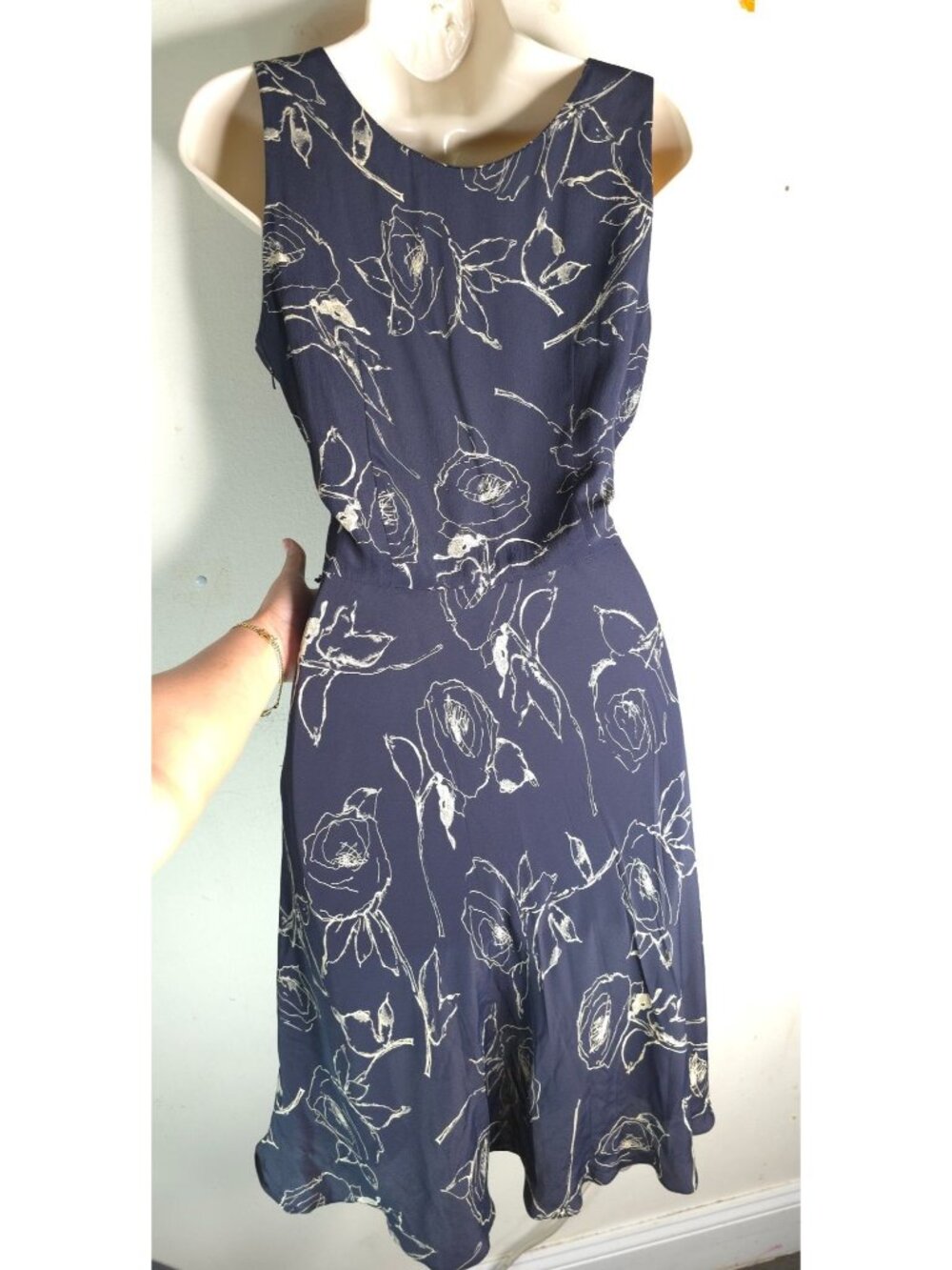 Ralph Lauren Navy Floral Sleeveless Dress Size 8 V-Neck 76% Acetate 20% Silk 4% - Picture 10 of 15